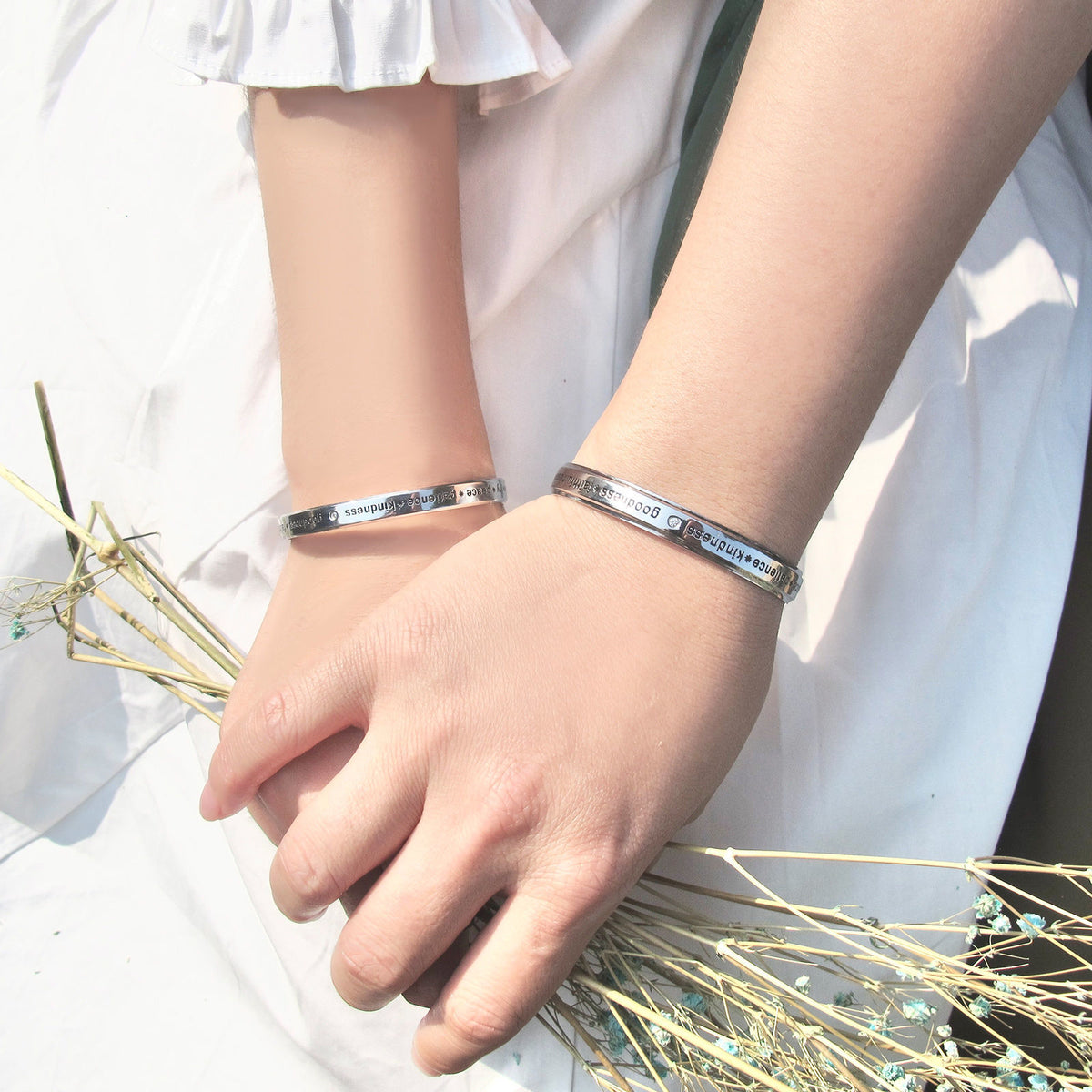Bible Verse Blessing Cuff (Color: Silver)