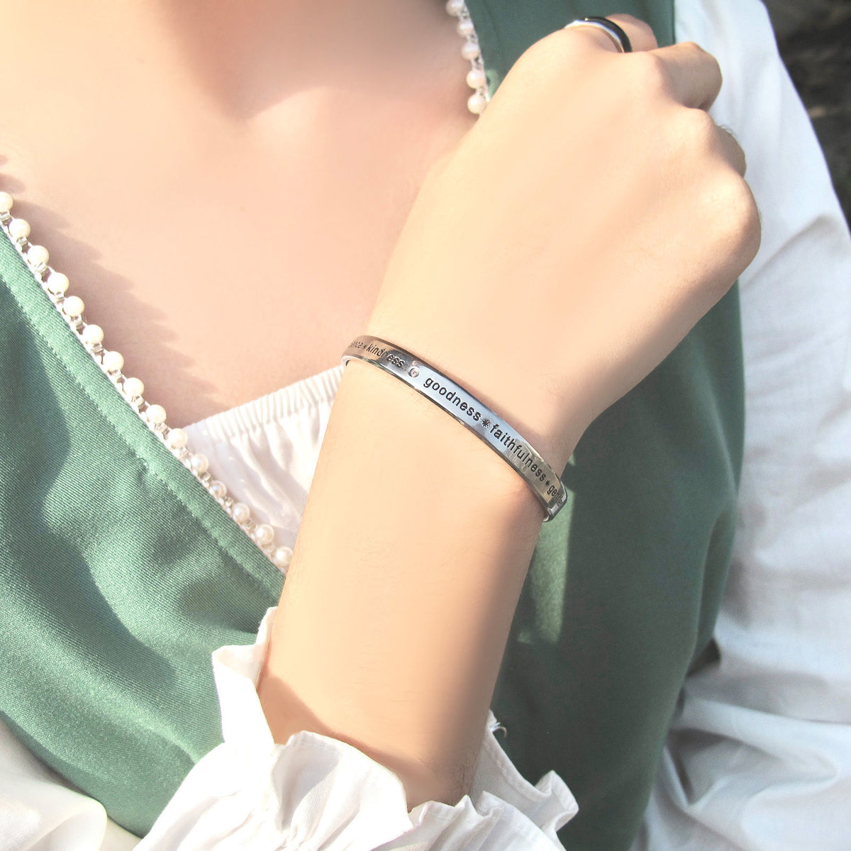 Bible Verse Blessing Cuff (Color: Silver)