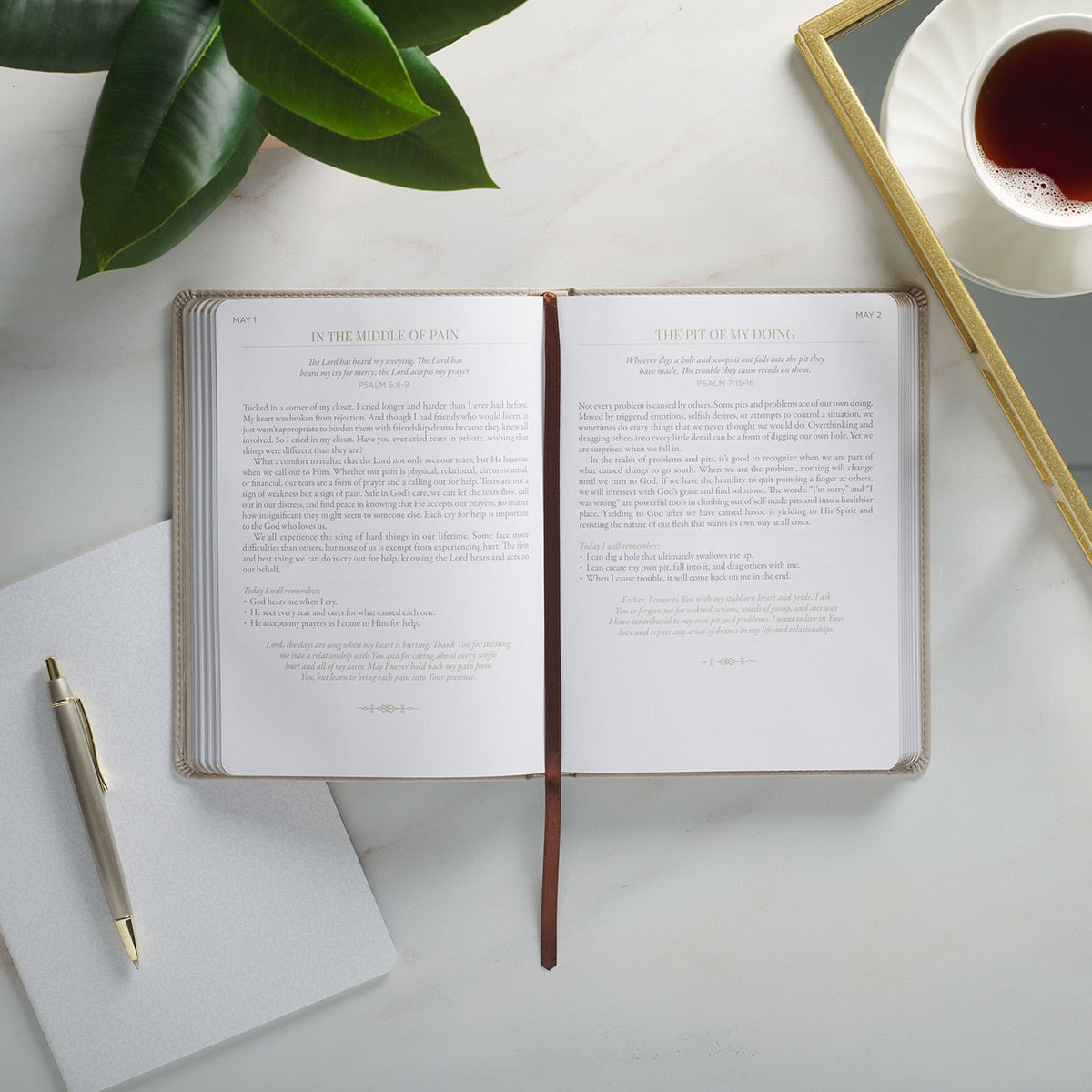 靈修書籍 - Ten Minutes with God for Women Taupe Faux Leather Daily Devotional