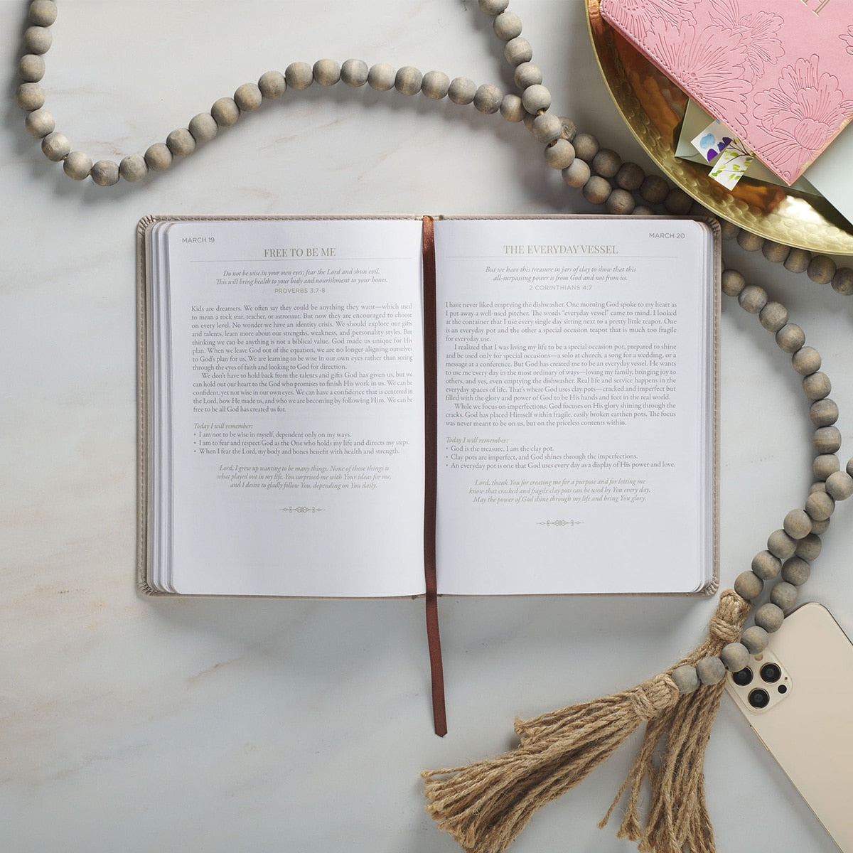 靈修書籍 - Ten Minutes with God for Women Taupe Faux Leather Daily Devotional