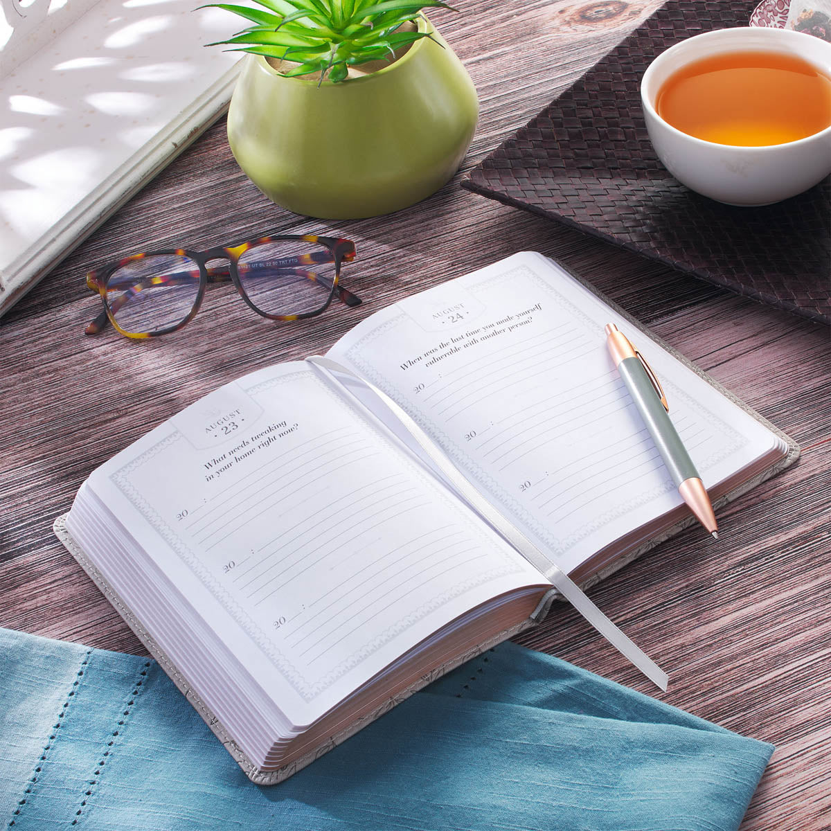 Q&amp;A a Day: 3-Year Journal for Christian Women