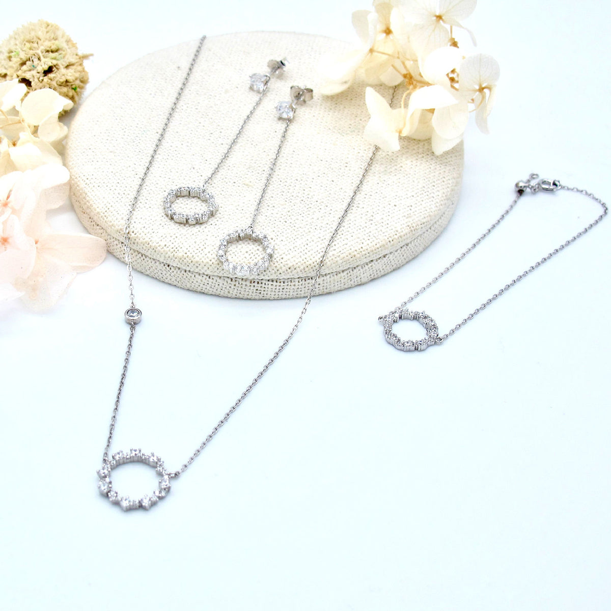 925 Sterling Silver Wreath Crown Setting Pendant Necklace